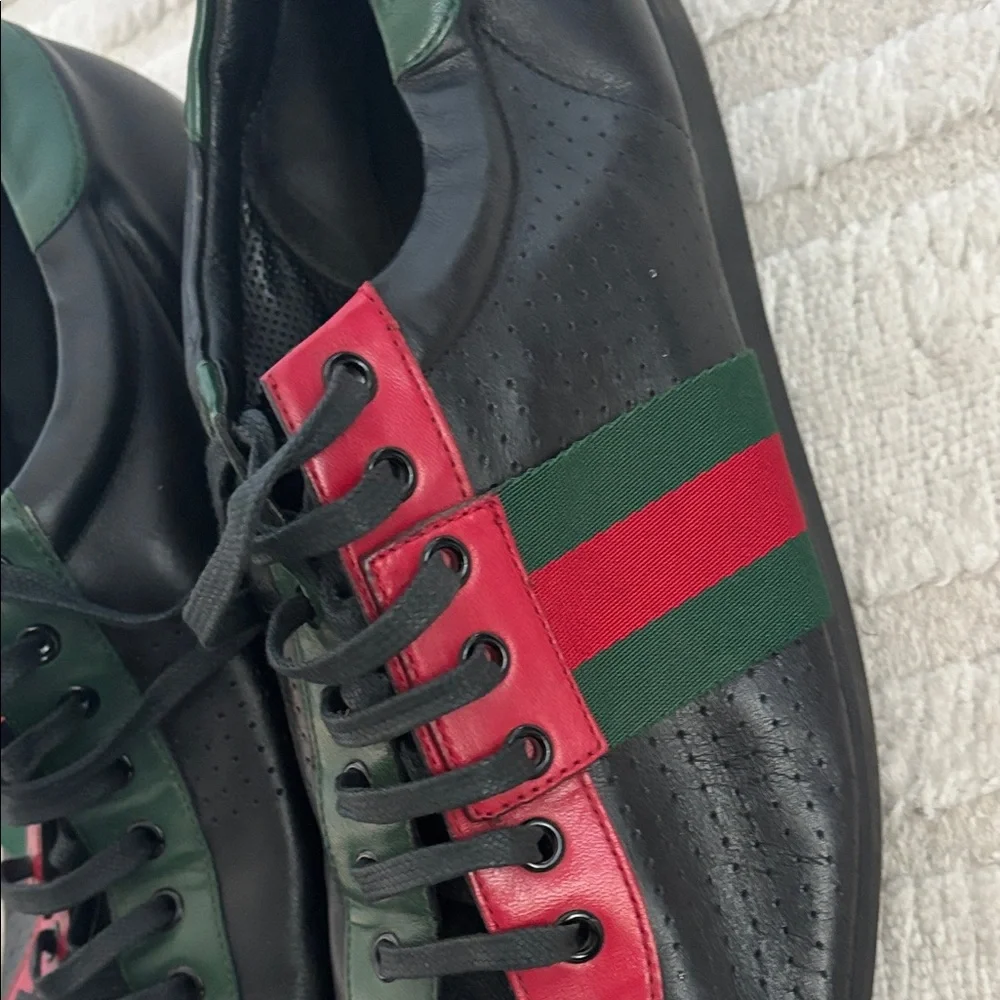 Gucci Men's Black and Green Leather Sneakers - Picture 5 of 6